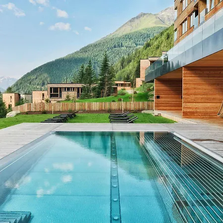 Chalet Gradonna Mountain Resort.6 *